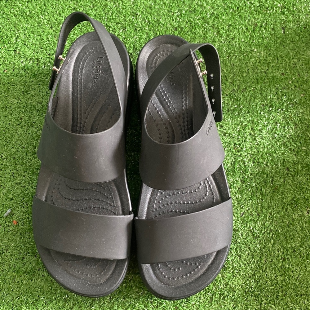 Black Crocs sandals ONlY worn once.